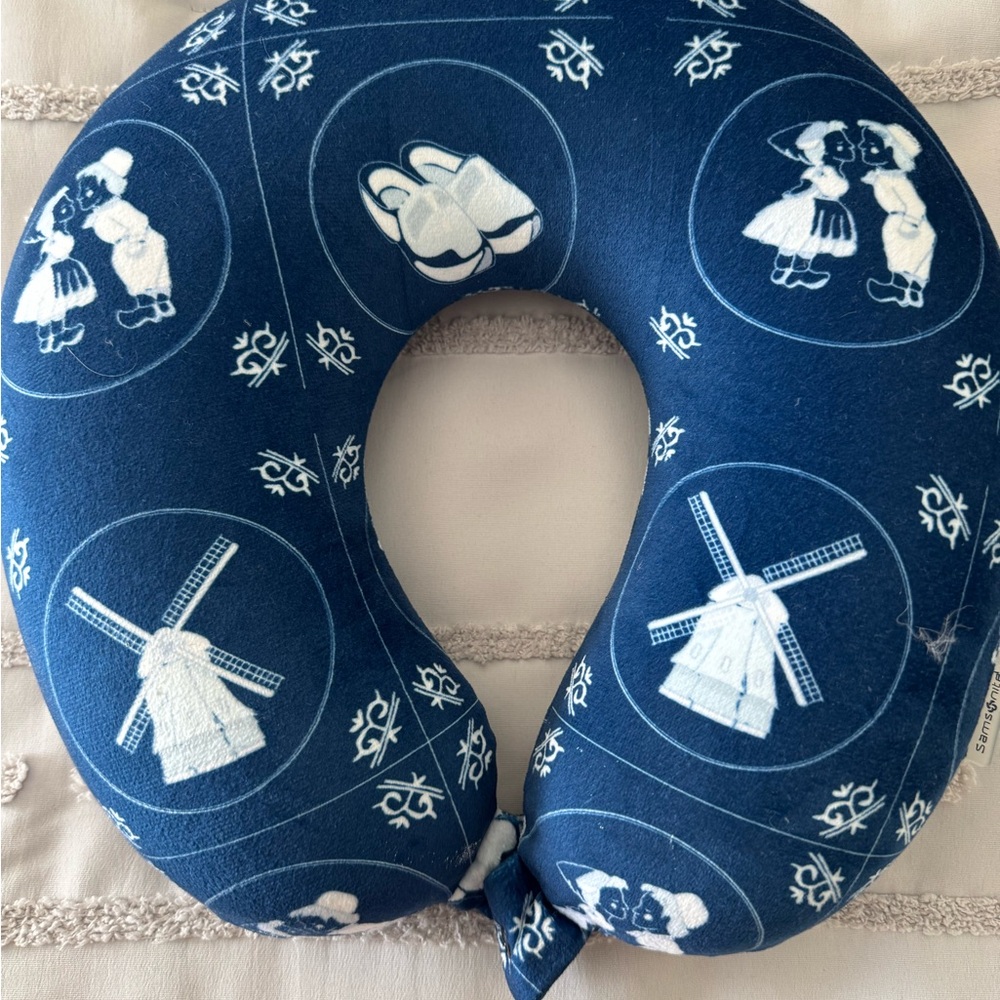 Samsonite Dutch Blue Travel Neck Pillow with White Dutch Print